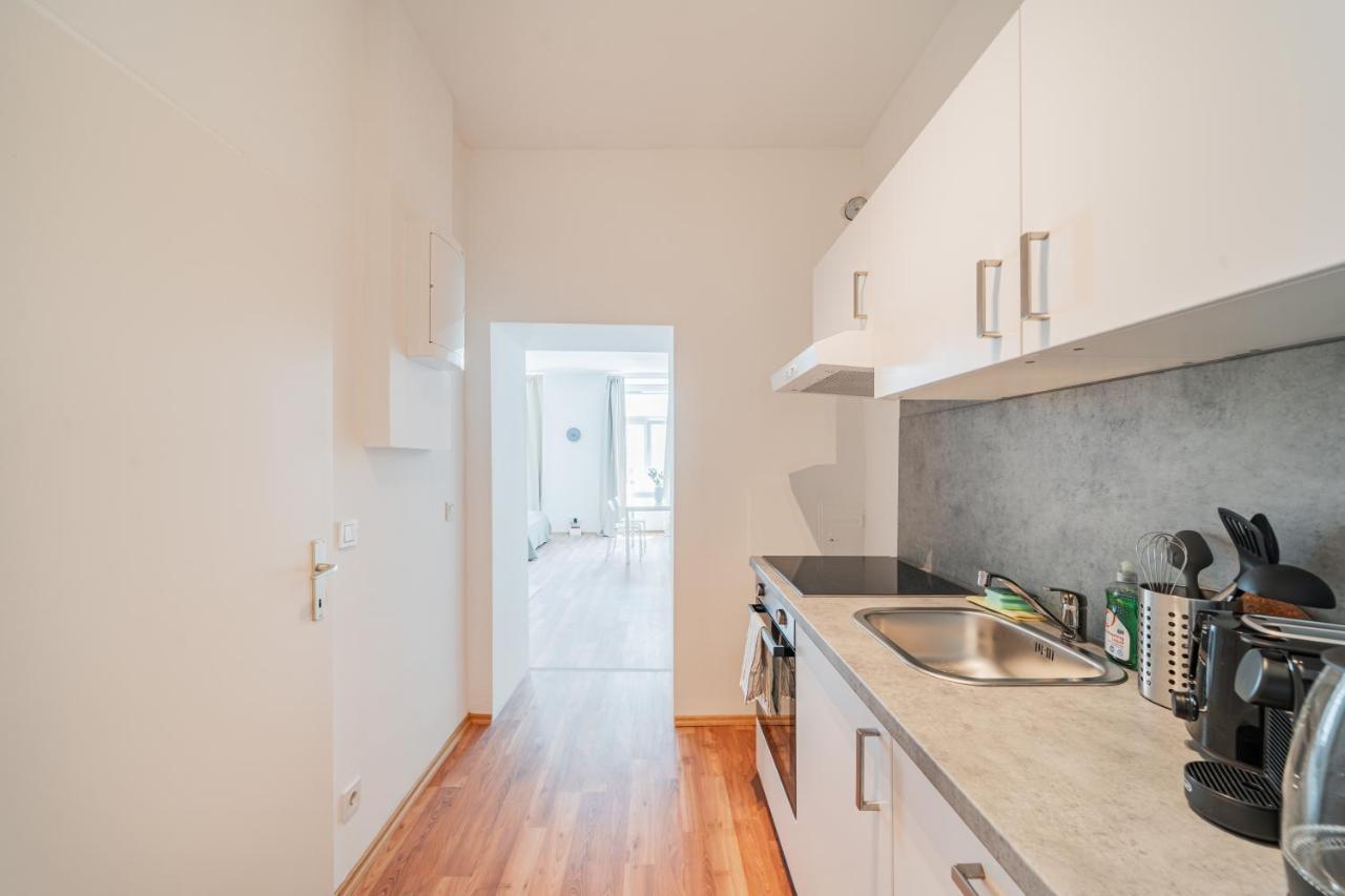 Central Appartment Виена Екстериор снимка