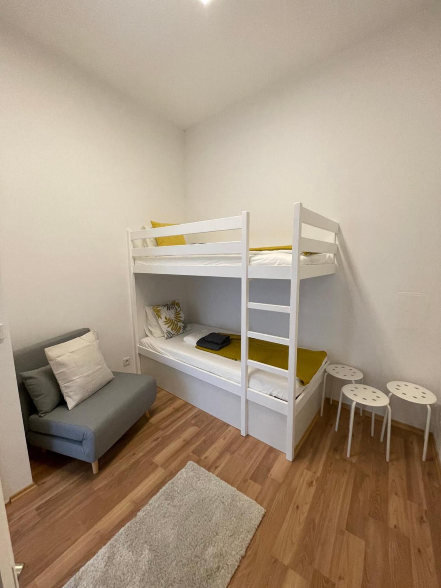 Central Appartment Виена Екстериор снимка
